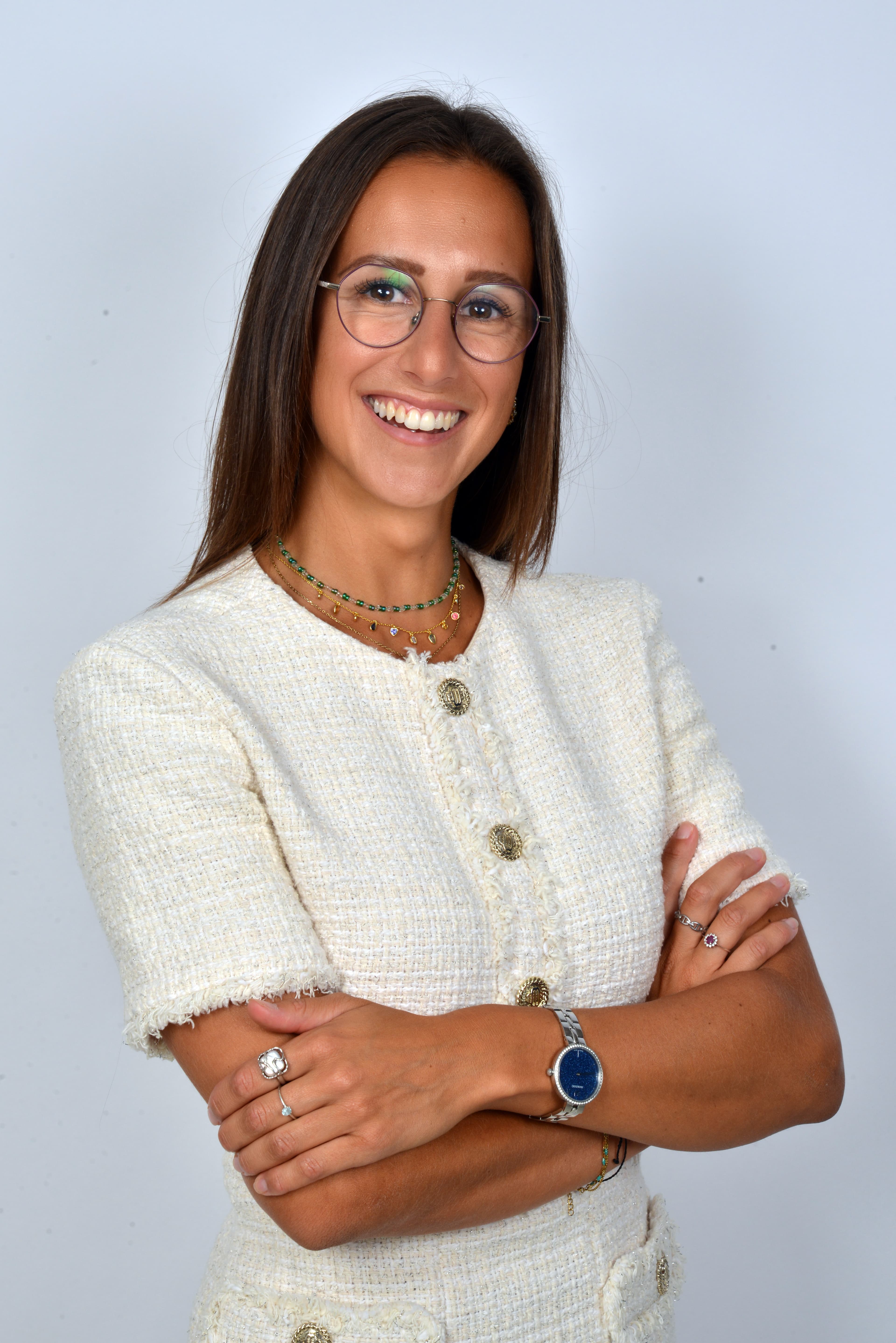 Portrait de Clémence Poure, praticienne en psychogénéalogie et analyse transgénérationnelle